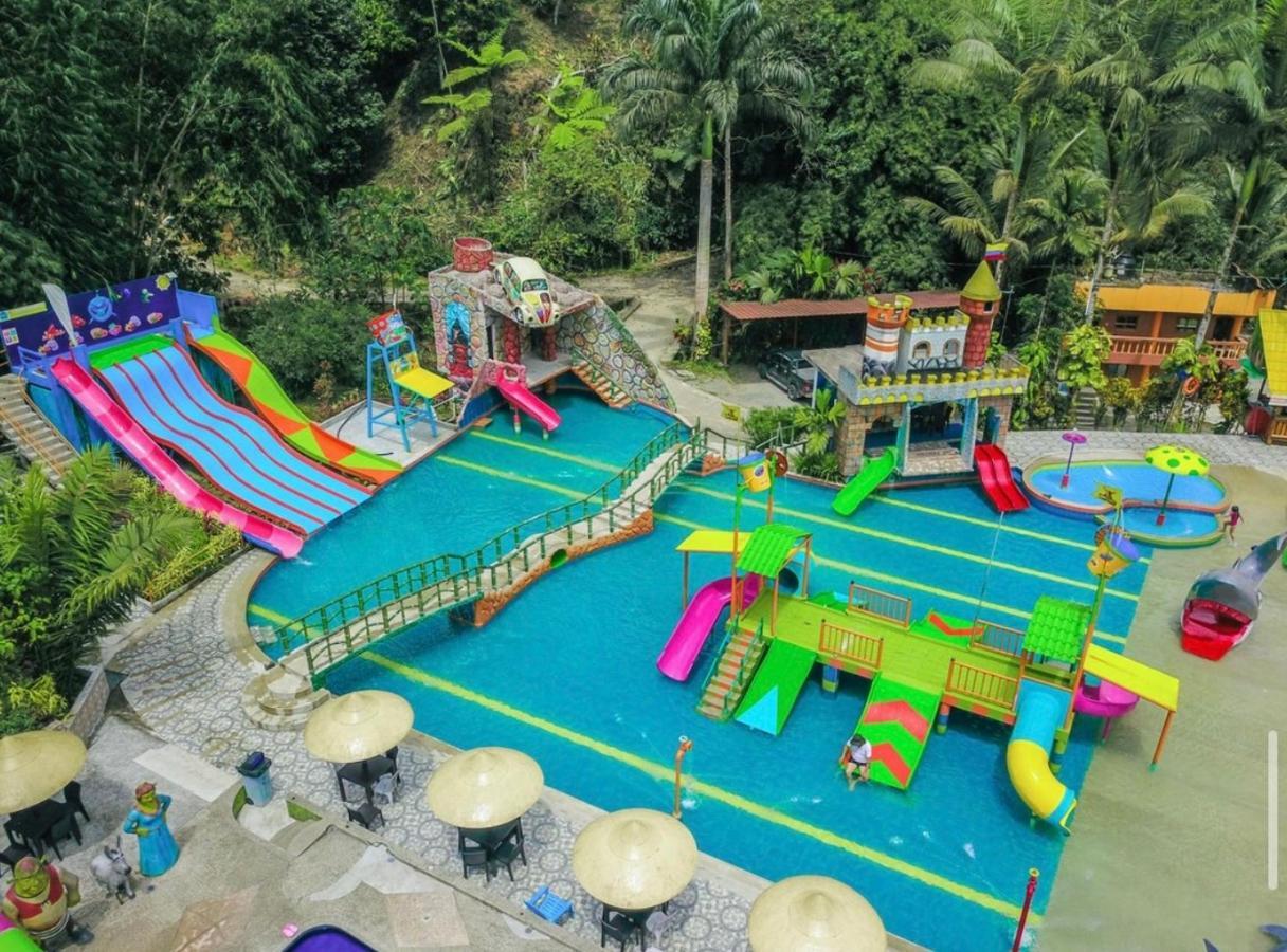 Hosteria D'Carlos Aqua Park Hotel Santo Domingo de los Colorados Exterior photo